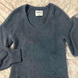 Abercrombie & Fitch Women's Blue Sweater